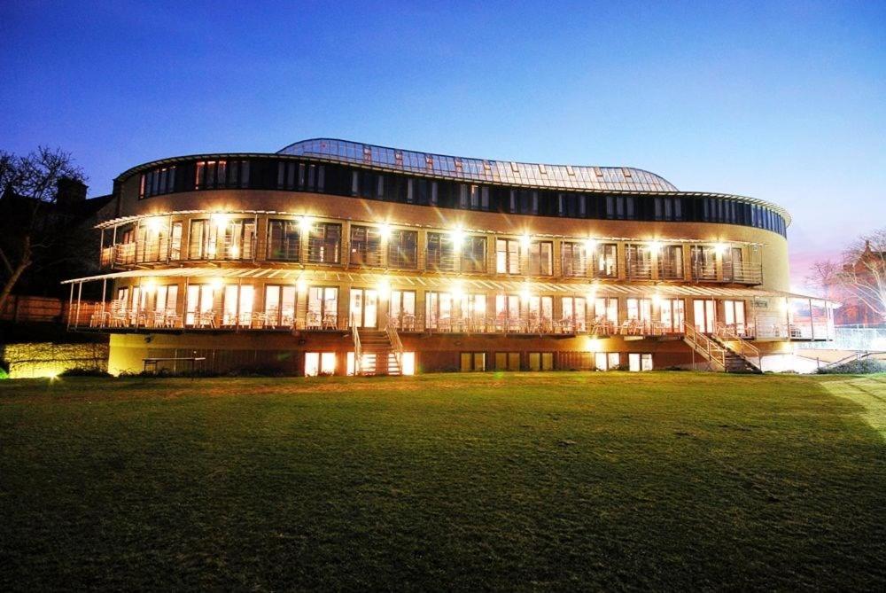 Oxford University Club Luaran gambar